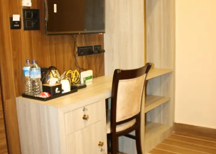 Hotel Yatri Kunja